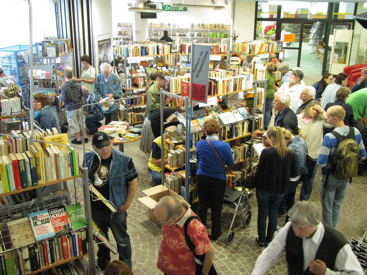 Kiloverkauf - Büchermarkt 2013 - fotografiert von Adolf Kraßnigg