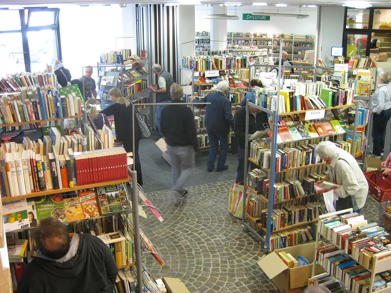 Kiloverkauf - Büchermarkt 2015 - fotografiert von Georg Neumayr - Bild 2 von 2