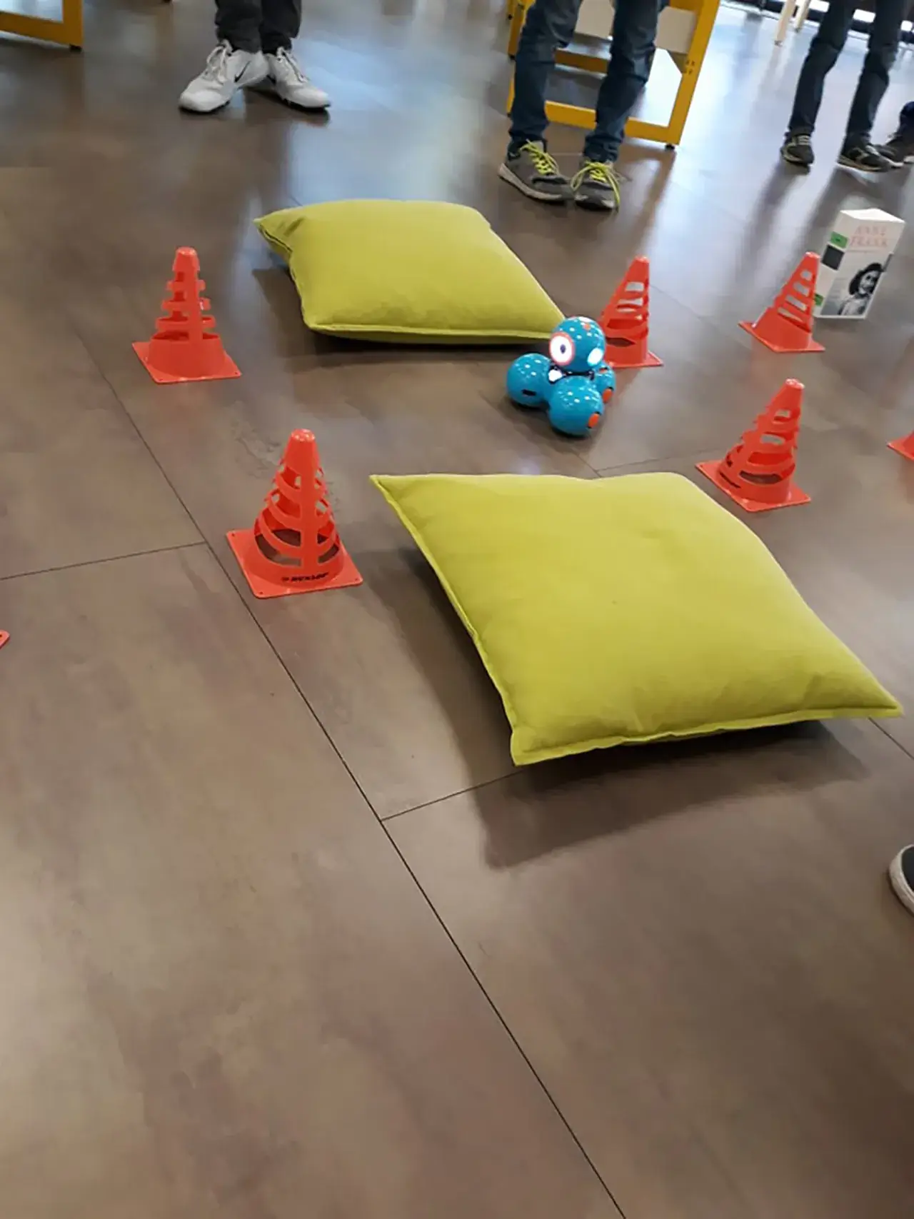 Projekte 2019 - Makerboxen - Makerdays - Dash Roboter - Bild 1 von 2