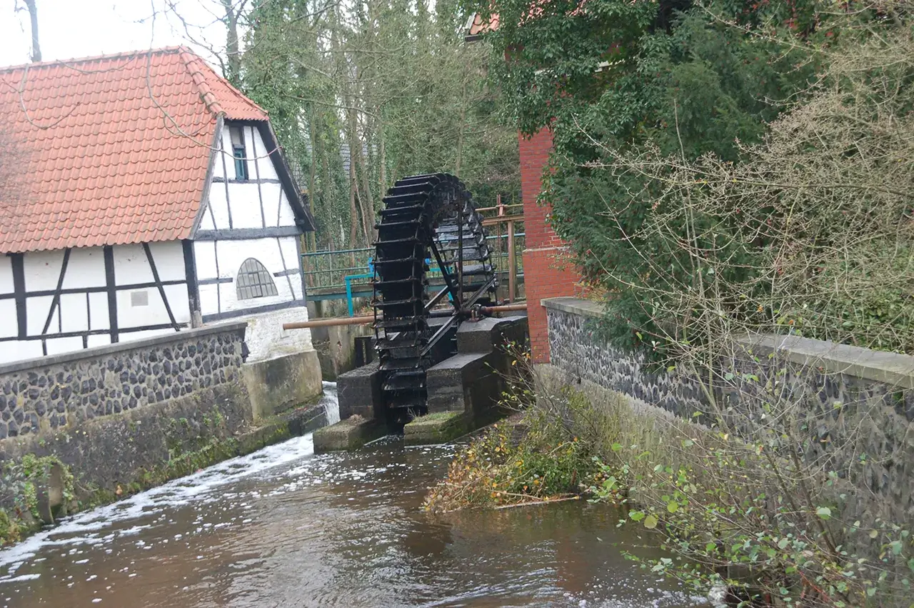 Projekte 2013 - Schule und Archiv - Thema Mittelalter mit dem Stadtarchiv - Bild 8 - Hiesfelder Wassermühle