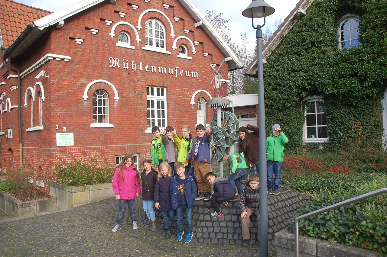 Schule und Archiv - Thema Mittelalter mit dem Stadtarchiv - Hiesfelder Wassermühle mit Mühlenmuseum - Bild 15