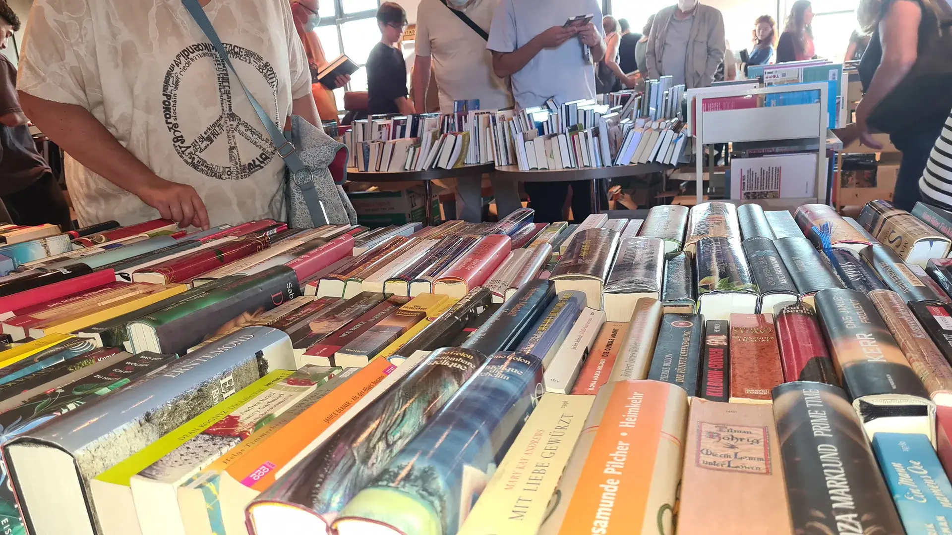 Impressionen Büchermarkt - Kiloverkauf 2022 - Bild 6 - nichts als Bücher