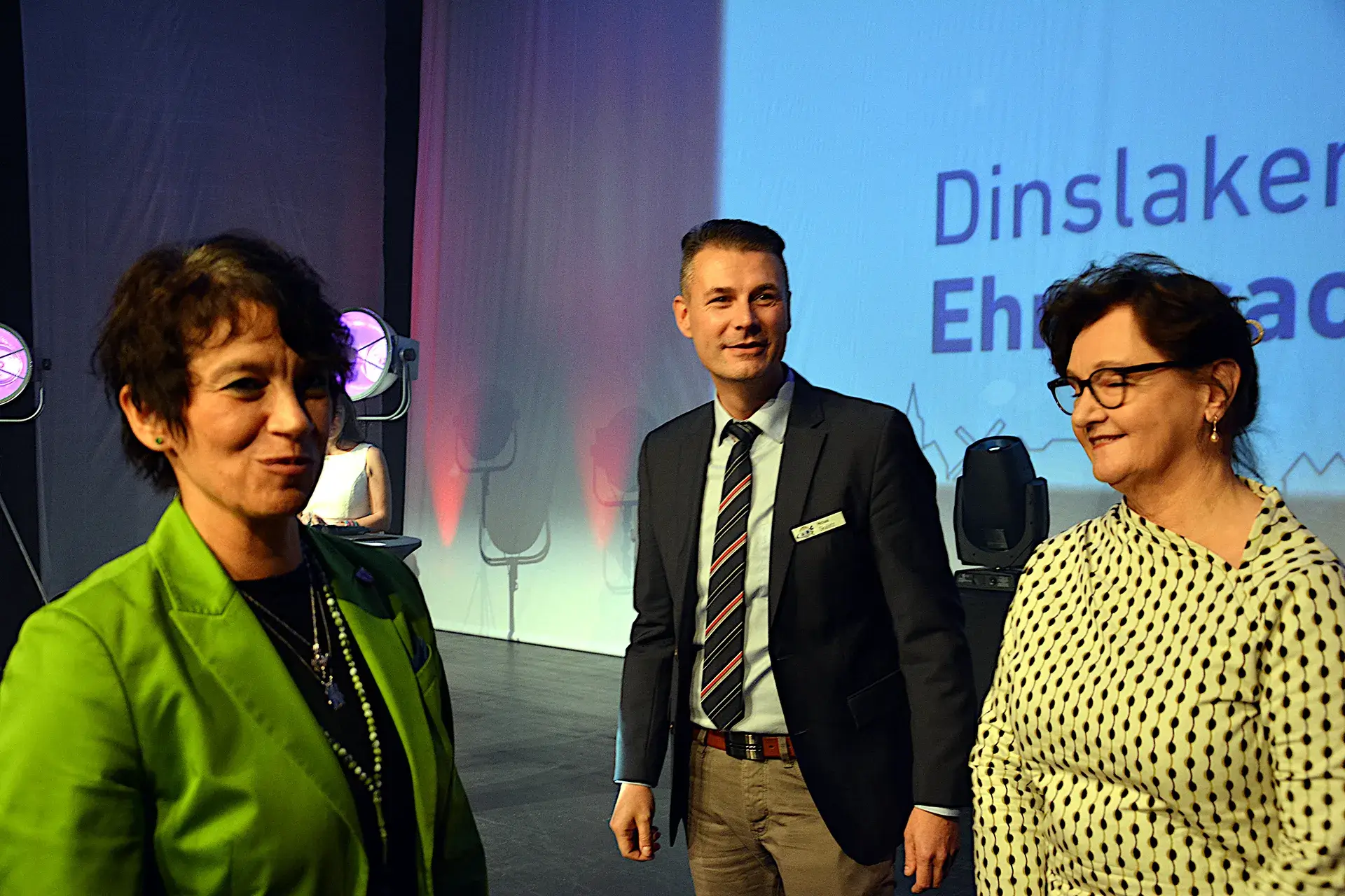 Heimatpreis der Stadt Dinslaken 2023 - Laudatorin Frau Dr. Tagrid Yousef - 1. Vorsitzender Michael Skaletz - ehemalige Bibliotheksleiterin Edith Mendel
